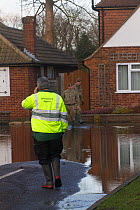 Environment Agency, Army and council officials assisting flooded residents after February 2014 flood from River Thames. Chertsey, Surrey, England, UK, 16th February 2014.