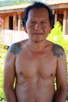 Dayak man evicted from home for dam construction, Sabah, Malaysian Borneo. July 2010.