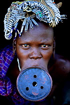 Woman with lip plate, which signifies she is a married woman, Mursi tribe, Mago National Park. Ethiopia, November 20144
