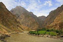 Pyandzh River Gorge along the border between Tajikistan (left) and Afghanistan (right) Badakhshan Region, Pamir Mountains, Central Asia. June.