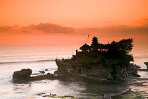Sunset at Pura Tanah Lot (Tanah Lot Temple) , Bali Island, Indonesia, Pacific Ocean
