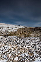 Carboniferous Limestone pavement above Malham Cove, with light dusting of snow, Yorkshire, UK.  January 2014