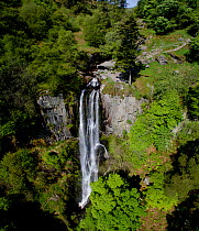 Pistyll Rhaeadr, a waterfall located a few miles from the village of Llanrhaeadr-ym-Mochnant in Powys, Wales, UK. The river / Afon Disgynfa falls 73m down a cliff face of Silurian rocks - one of the s...