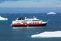 Cruise ship off Illulisat, UNESCO World Heritage Site, Greenland. July 2008.