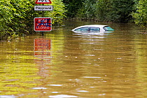 Main road into Tewkesbury from the south is cut off in floodwaters, Tewkesbury, Gloucestershire, England, UK, 24th July 2007.
