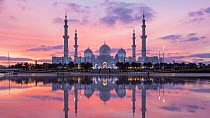 Timelapse of the sun setting behind the Sheikh Zayed Grand Mosque, Abu Dhabi, United Arab Emirates, December 2017. Hellier
