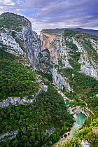 River Verdon at Point Sublime, start of the Sentier Martel in the Gorges du Verdon / Verdon Gorge canyon, Provence-Alpes-Cote d&#39;Azur, France, September 2018