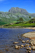 Slioch mountain, composed of Torridonian sandstone on a base of Lewisian Gneiss, Wester Ross, Scottish Highlands, Scotland, UK, May 2017