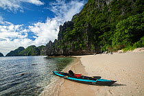 Kayak in the entrance channel to the Big Lagoon, Miniloc Island at low tide, Bacuit Archipelago, Palawan, the Philippines.