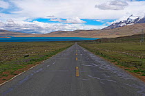 Road to Nariyong Co Lake, Cona County, Qinghai-Tibet Plateau, China.