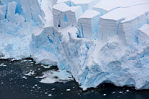 Retreating glacier at coast. Temperatures on the Antarctic Peninsula have risen by three degrees centigrade in last 100 years. Palava Point, Two Hummock Island, Palmer Archipelago, Antarctica. Decembe...