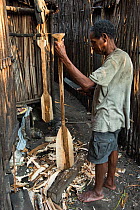 Local man making wooden oar. Palmarium, Eastern Madagascar. October 2018.