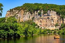 La Roque-Gageac, tourists on a boat, Dordogne valley, Nouvelle-Aquitaine, France. May