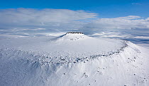 Snow covered plateau with rocky outcrops, Putoransky State Nature Reserve, Putorana Plateau, Siberia, Russia. May, 2021.