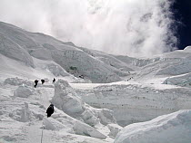 Climbers ascending to the North Col of Mt Everest, Tibet, May 2006. Altitude of 6900m.
