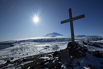 Cross on Windvane Hill, erected by the Ross Sea Party of Sir Ernest Shackleton's Imperial Trans-Antarctic Expedition in memory of three party members who died nearby. Cape Evans, Ross Island, McM...