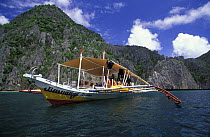 Bangka (local outrigger) in front of limestone cliffs on Coron, Palwan, Philippines.