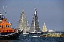 Yachts passing a lifeboat during the JPMorgan Round the Island Race held on 18th June 2005, Isle of Wight, UK, 2005. ^^^ Super-maxi Maximus took line honours finishing the 50 mile course around the Is...
